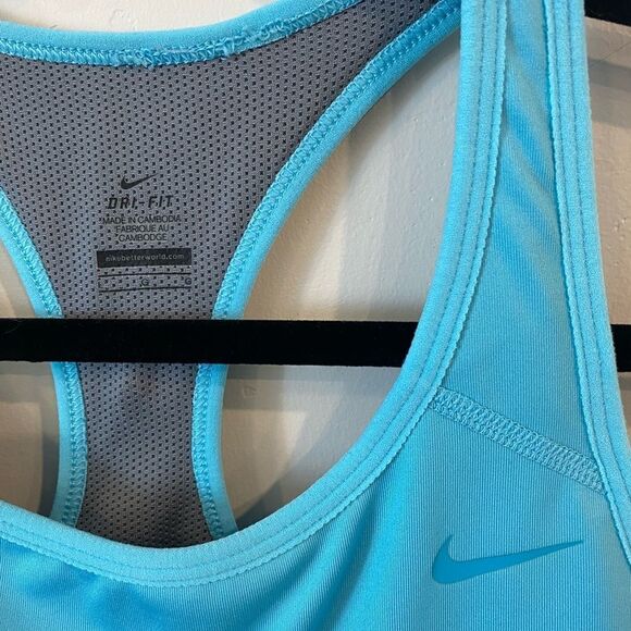 Nike Activewear Athletic Fitted Tank Top - Picture 6 of 7